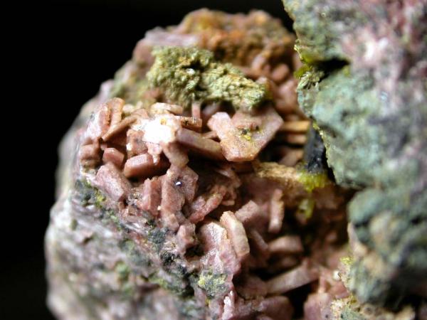 Albita (variedad oligoclasa).
Cristales de 5 mm
(Autor: Adrian Pesudo)