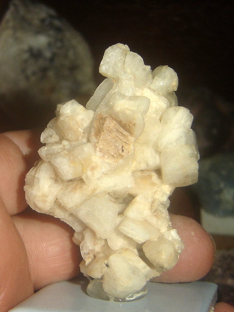 Oligoclasa
6 x 4,5 x 2,6 cm
(Autor: Anisio Claudio)