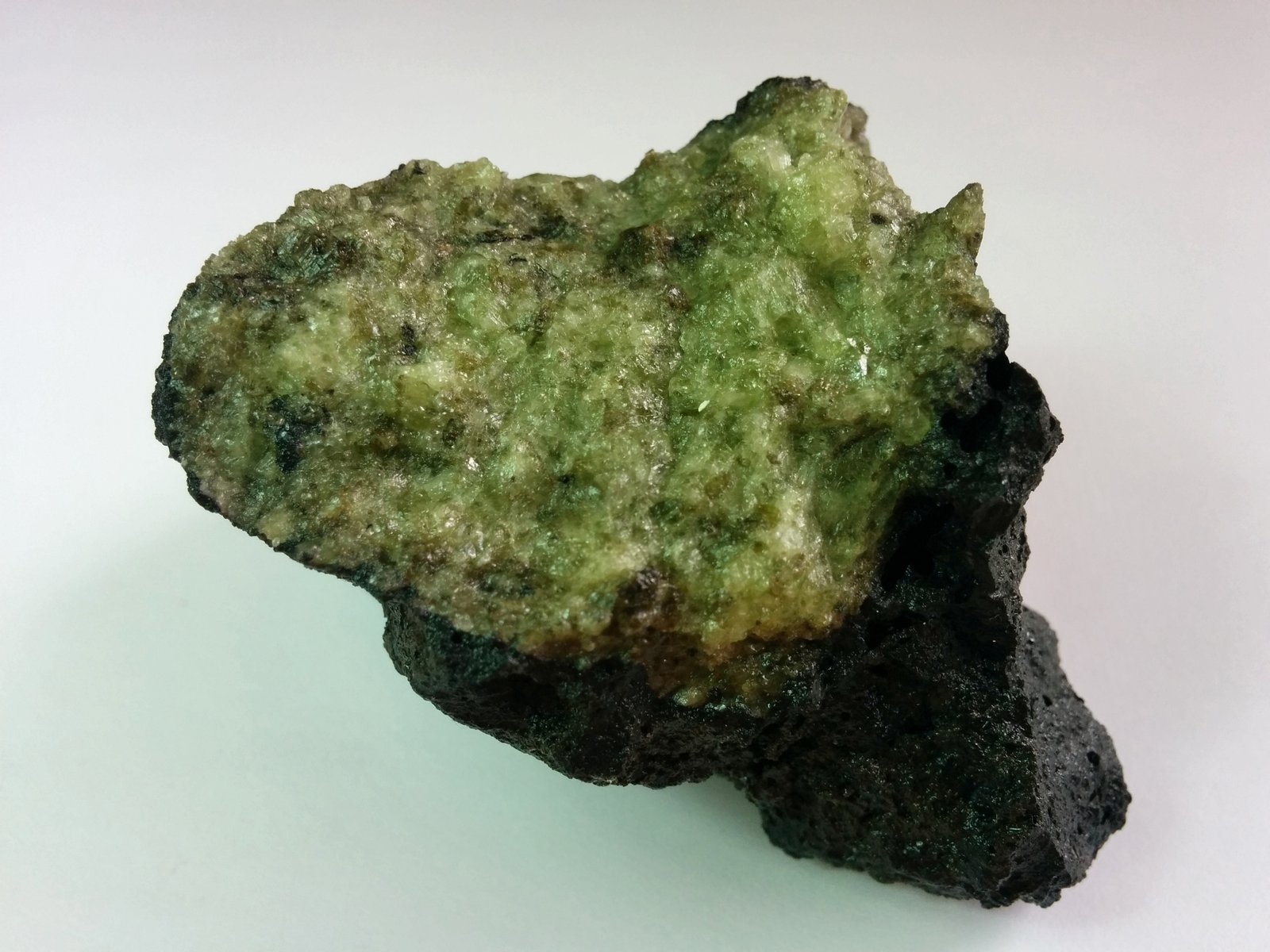 Enclave peridotítico en basalto
6 x 5 cm.
(Autor: FranHB)