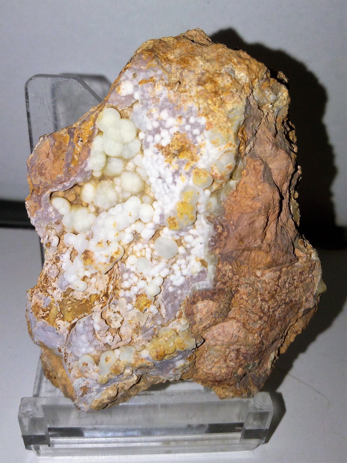 Fluorapatito (variedad carbonato-fluorapatito)
5,5x4,5 cm.
(Autor: Adri Rodríguez)