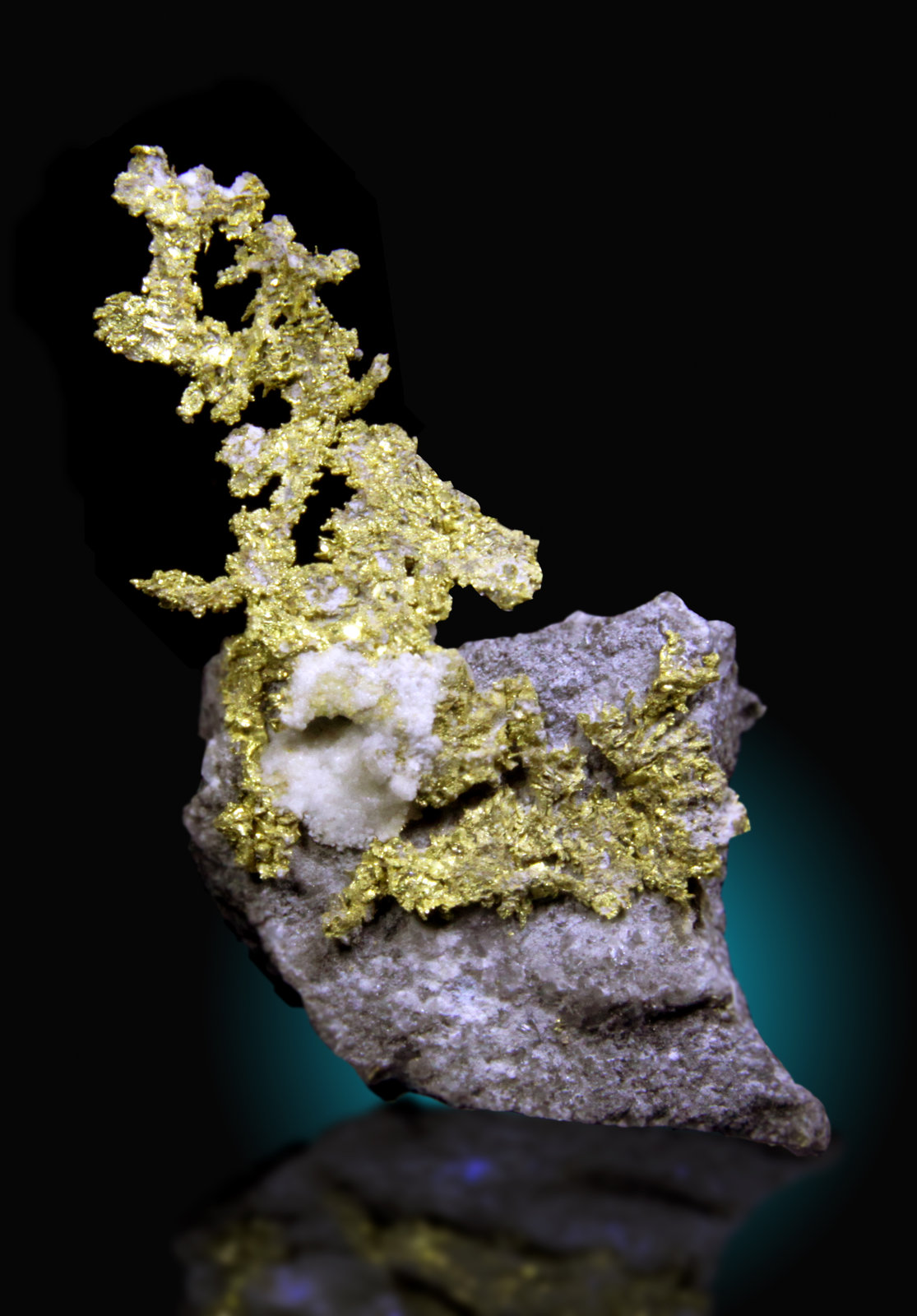 Oro, Alunita
75 x 40 mm
(Autor: Raul Vancouver)