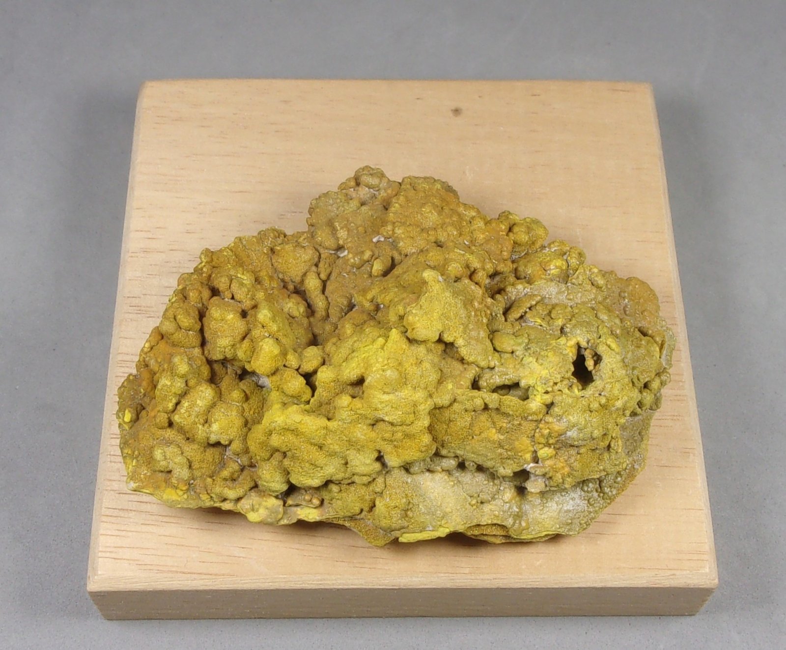 Oropimente
7,9 x 5,6 x 2,8 cm. 69,9 g.
(Autor: J. G. Alcolea)
