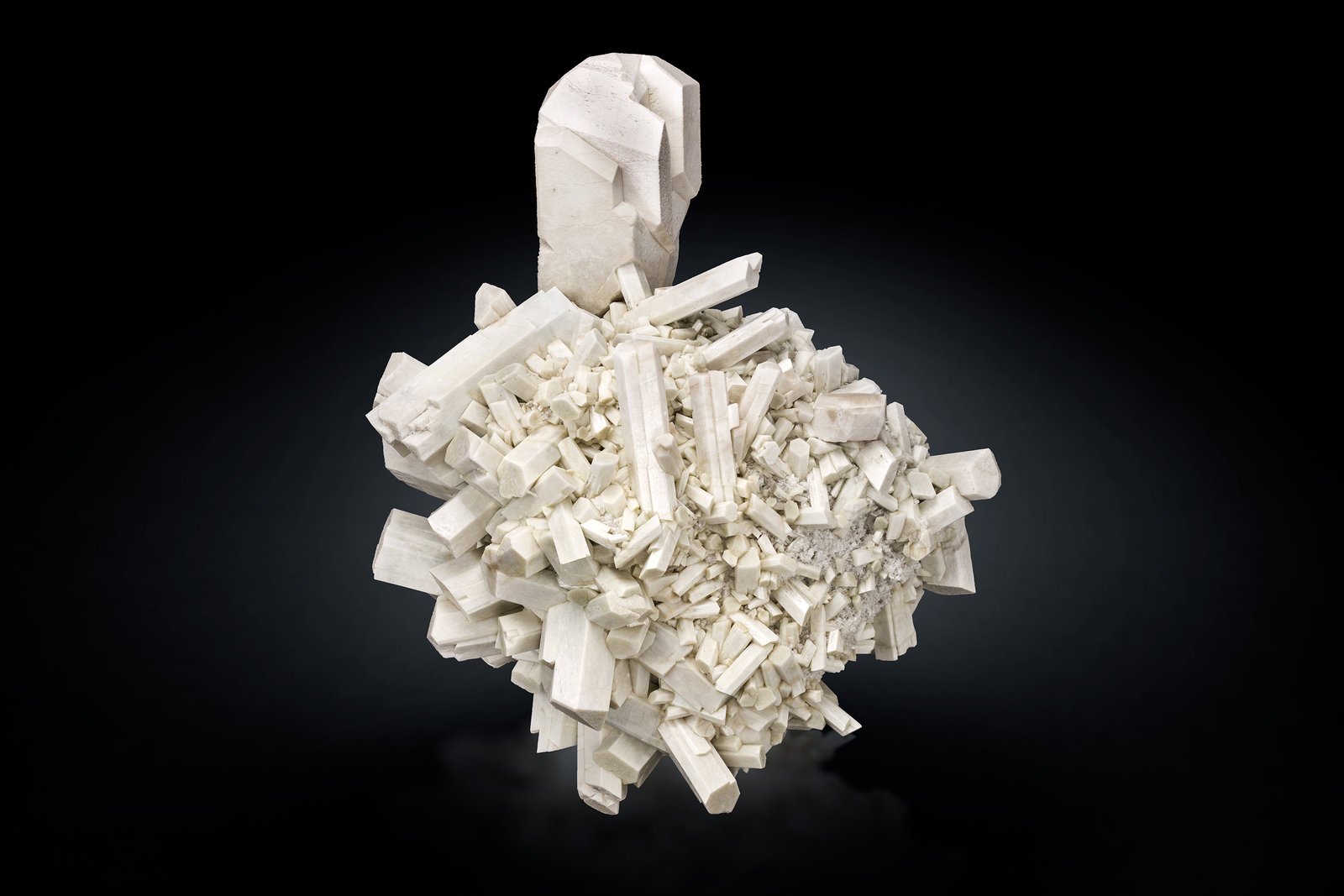 Ortoclasa
23 x 15 x 28 cm / cristal principal: 10.6 cm
(Autor: Museo MIM)