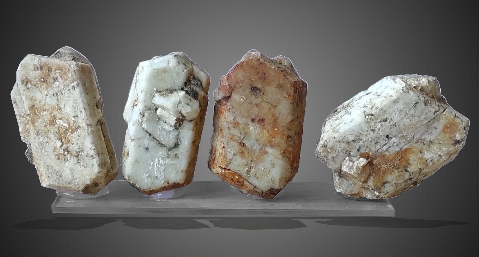 Ortoclasa
cristales de entre 3cm y 3cm en su dimensión mayor
(Autor: srm13151)