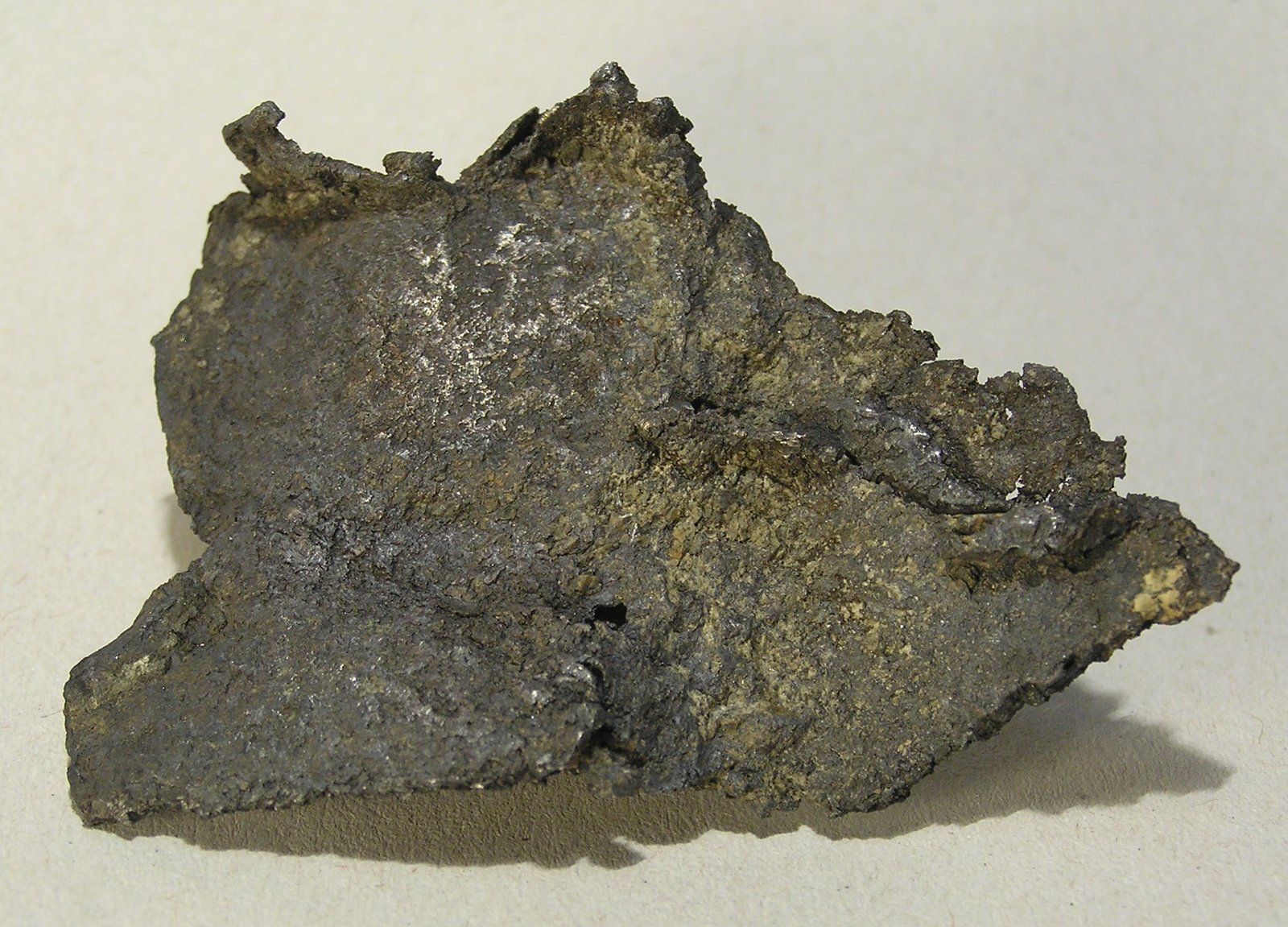 Plata
6,5 x 4,2 x 0,2 cm.
(Autor: Frederic Varela)
