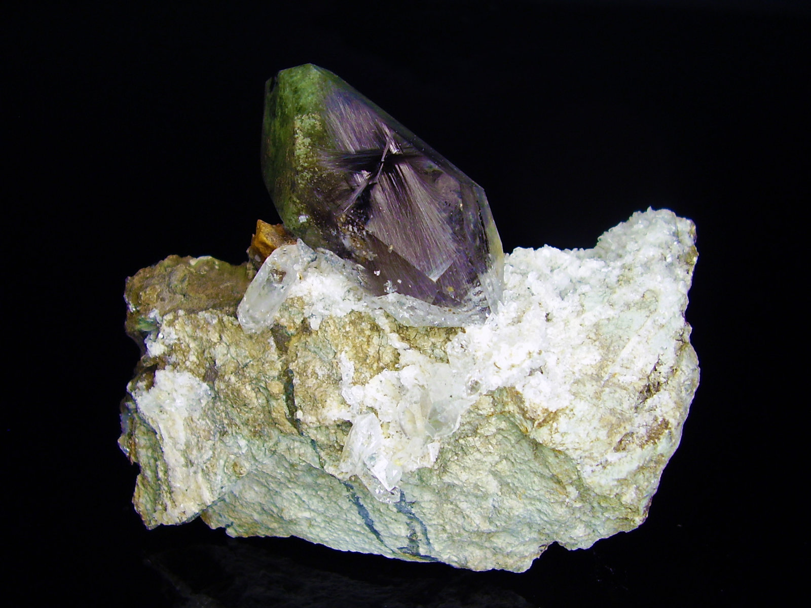 Cuarzo, Rutilo, Clorita
7x6 cm
(Autor: geoalfon)