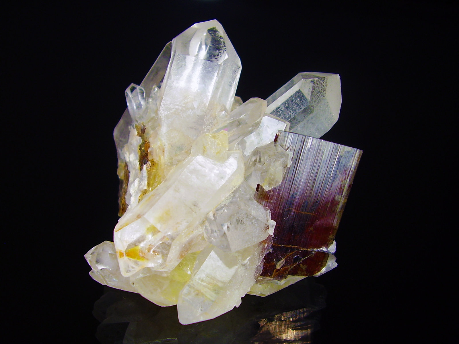 Brookita, Cuarzo
5x4,5 cm
(Autor: geoalfon)