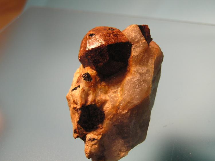 Almandino (Grupo Granate)
Cristal 1.5x1.5 cm.
(Autor: jcarlosjalcantara)