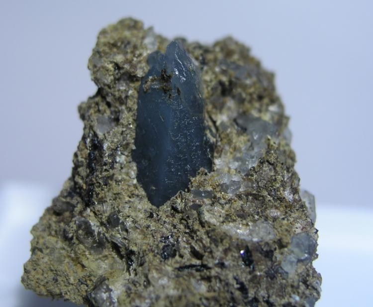Cuarzo (variedad azul)
cristal de 2 cm
(Autor: Adrian Pesudo)