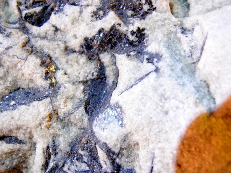 Hematites (variedad especularita "mica de hierro")
encuadre de 45 x 35 mm
(Autor: José María Tortajada)