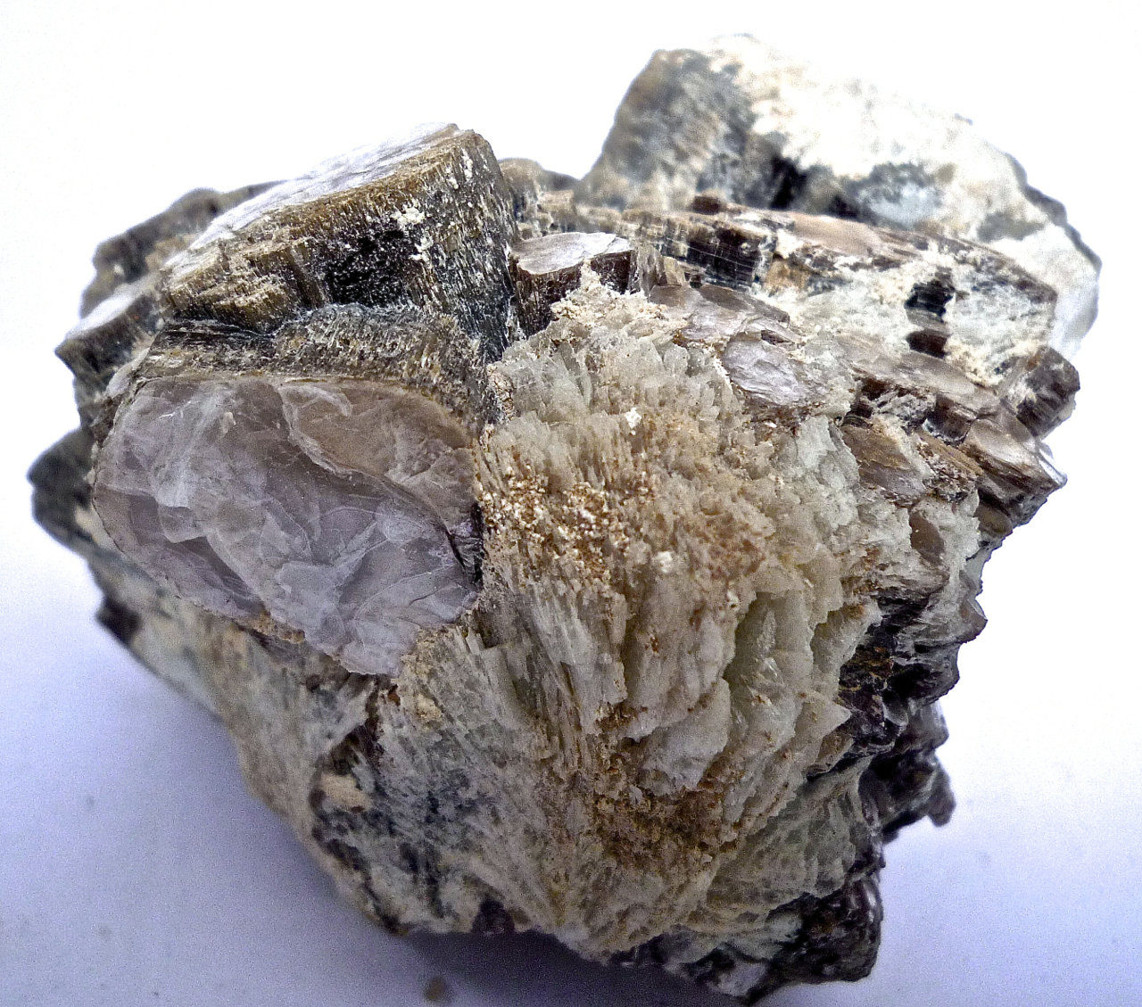 Lepidolita, Albita (variedad cleavelandita)
10 x 8 x 7 cm
(Autor: María Jesús M.)