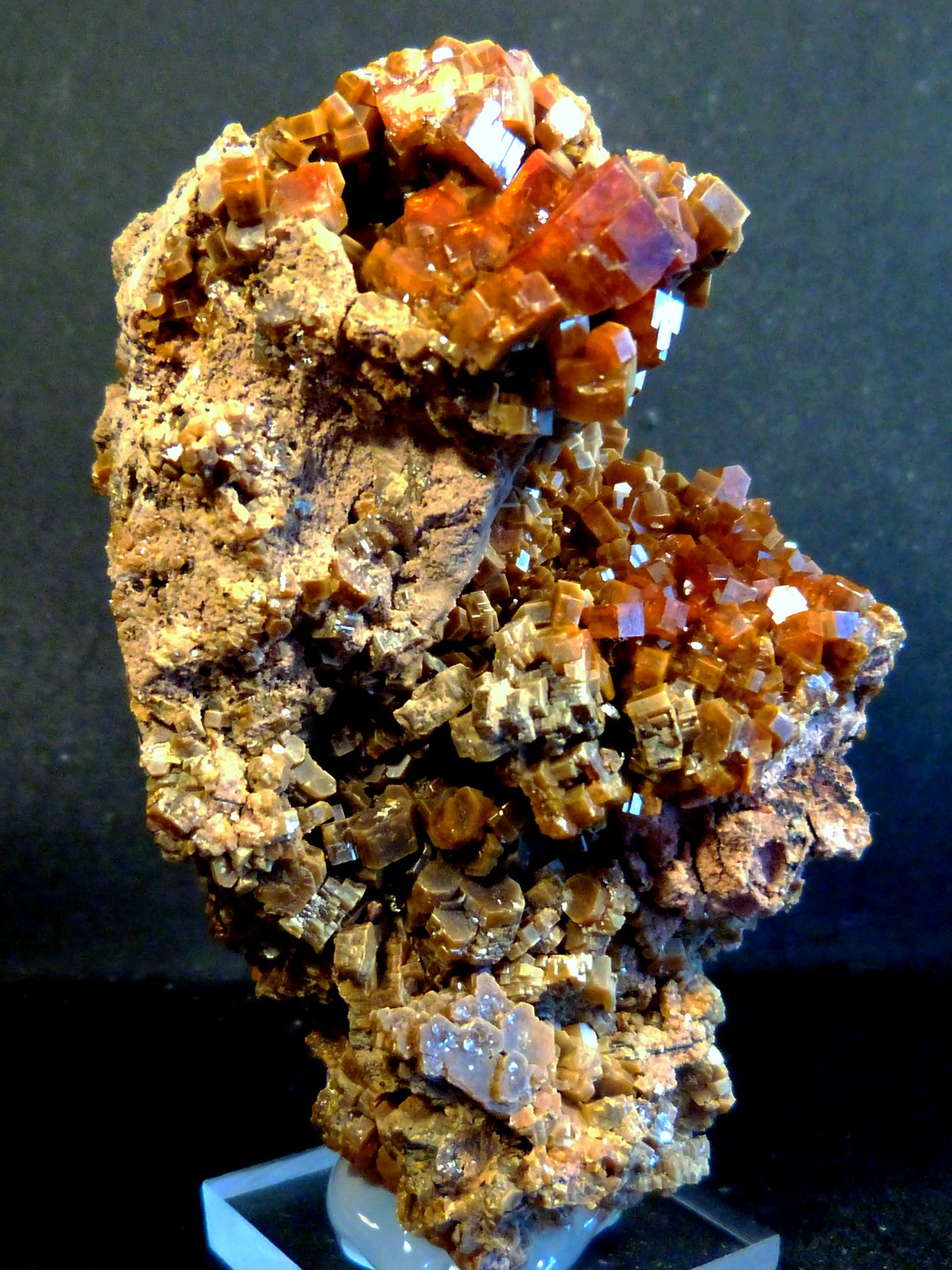 Vanadinita
4 x 8 x 5 cm.
(Autor: Felipe Abolafia)