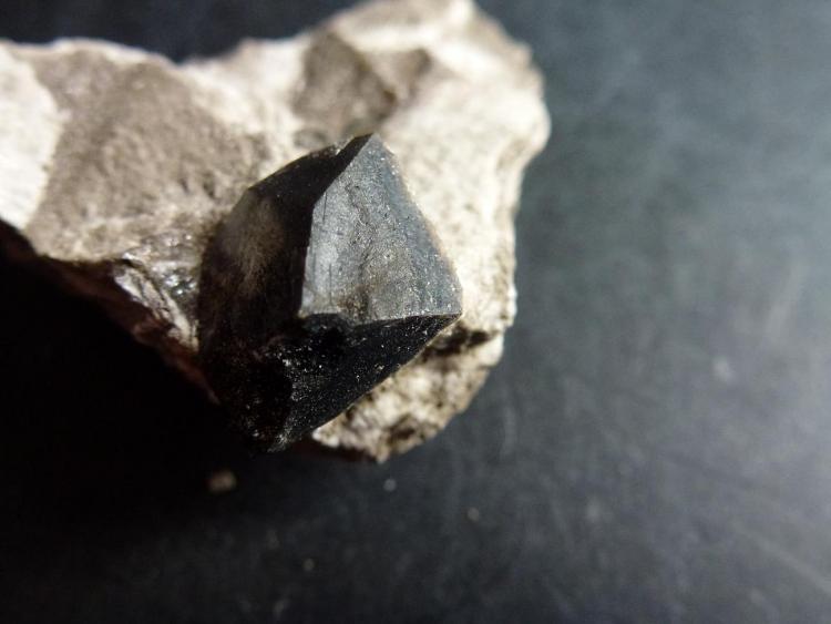 Dolomita (variedad teruelita) en yeso
1 cm, el cristal
(Autor: javier ruiz martin)