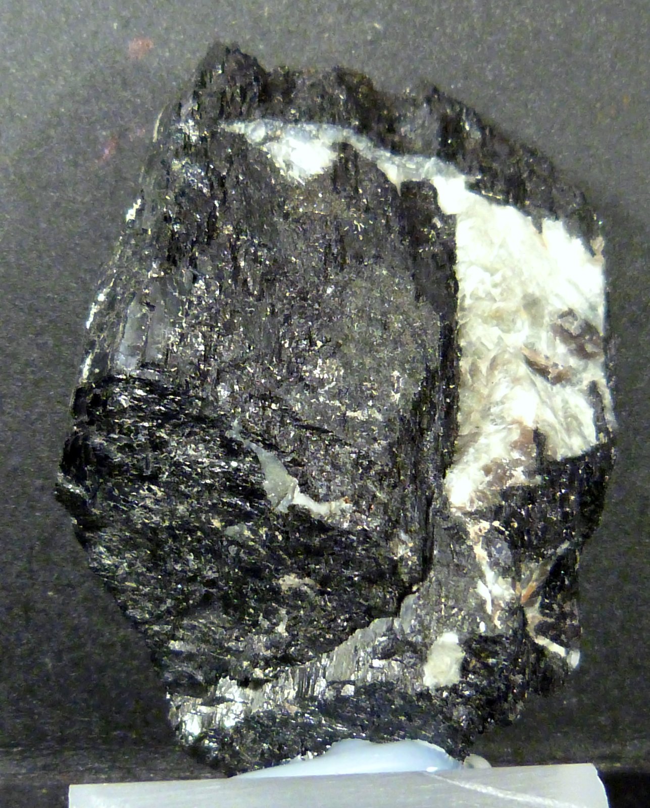 Ferroedenita
4 x 5 x 3 cm.
(Autor: Felipe Abolafia)