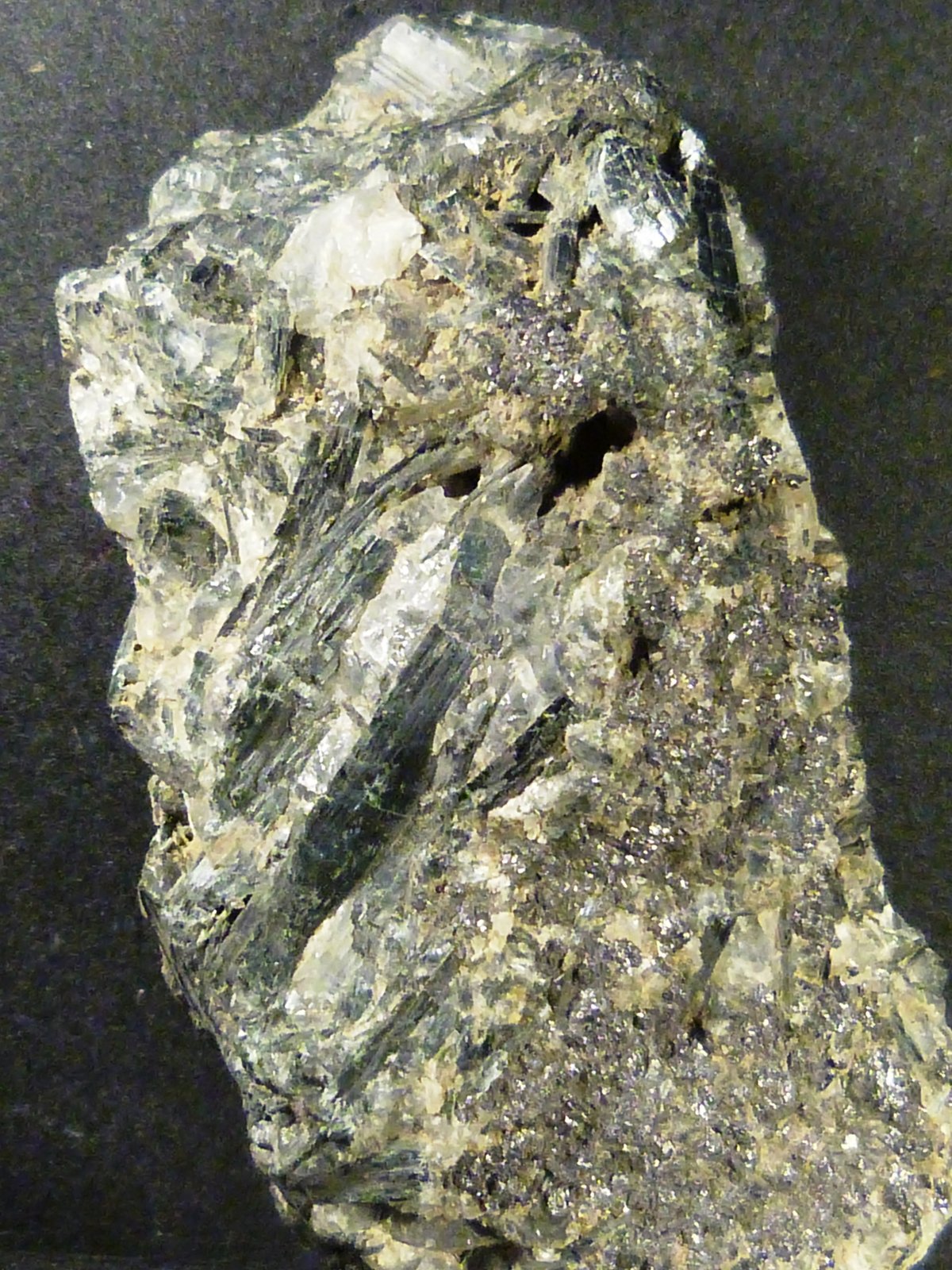 Ferro-actinolita
4 x 7,5 x 3,5 cm.
(Autor: Felipe Abolafia)