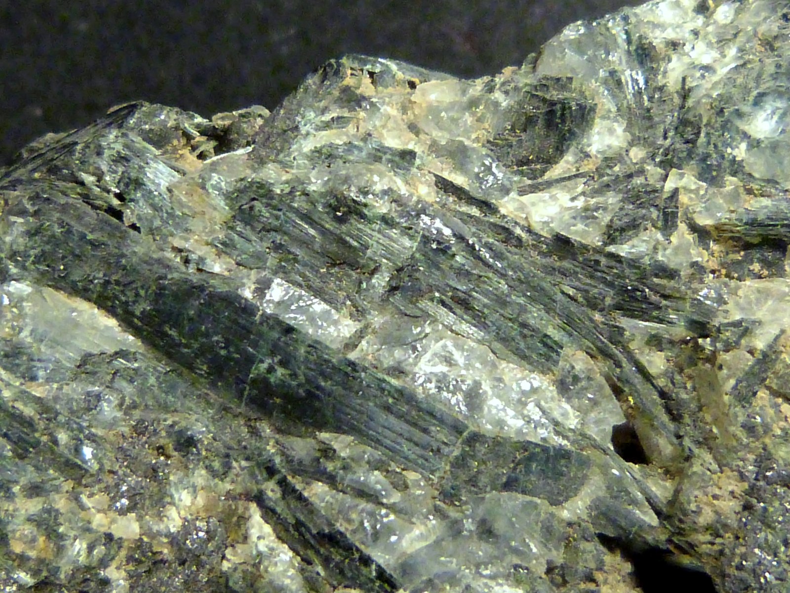 Ferro-actinolita
4 x 7,5 x 3,5 cm.
(Autor: Felipe Abolafia)