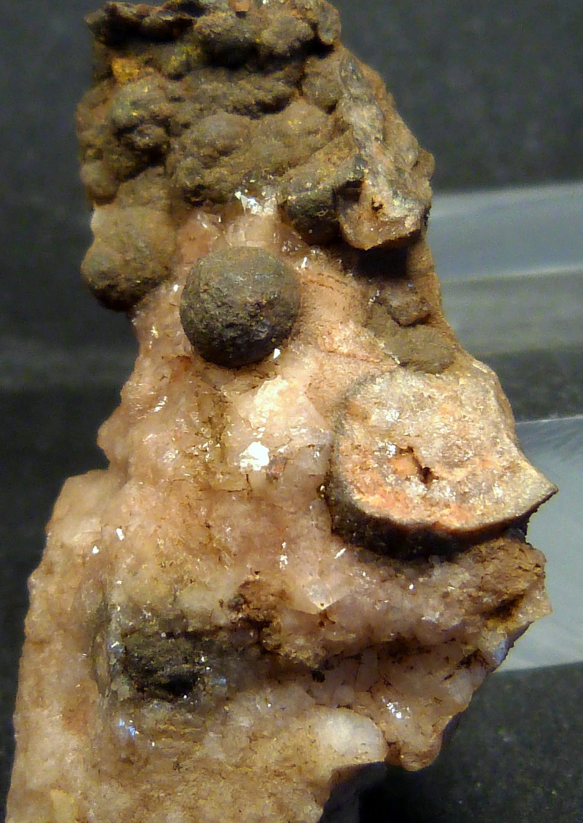 Cuarzo, variedad botroidal
4 x 2,5 x 1,5 cm.
(Autor: Felipe Abolafia)