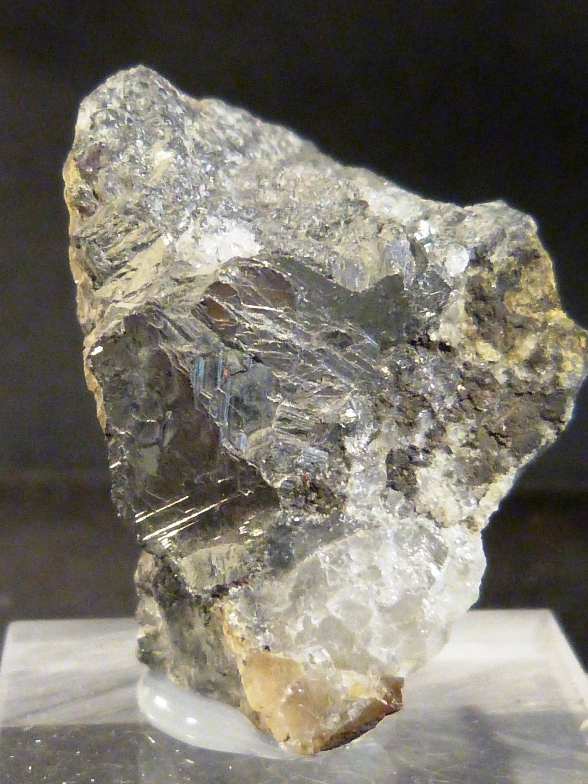 Antimonio
3 x 3,5 x 3 cm.
(Autor: Felipe Abolafia)