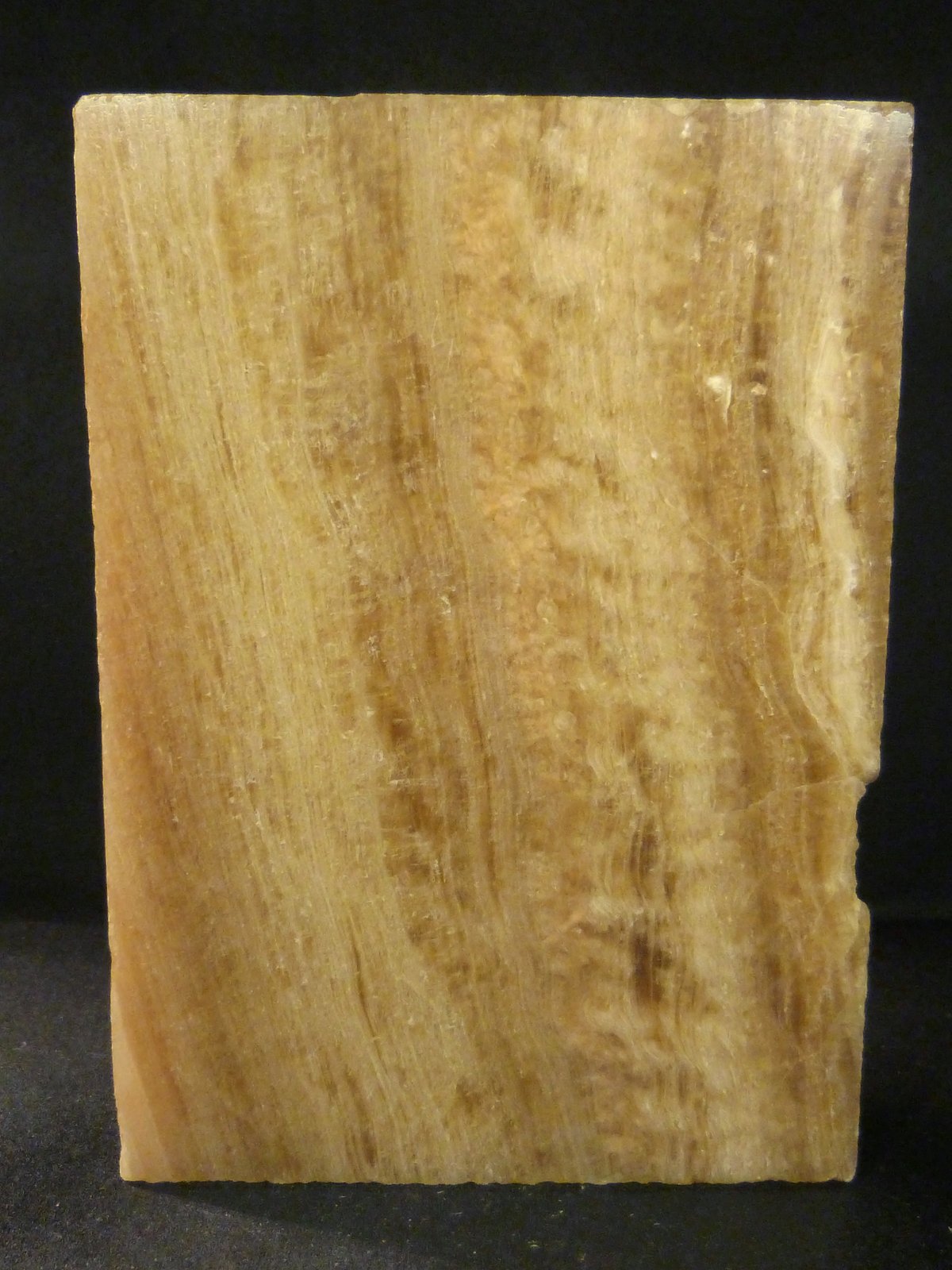 Calcita (variedad falsa ágata)
13 x 9 x 1,5 cm.
(Autor: Felipe Abolafia)