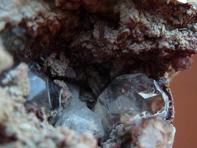 Analcima
3 x 2 cm, El cristal mayor 0,3 cm.
(Autor: javier ruiz martin)