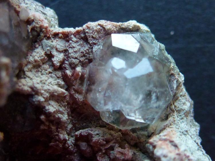 Analcima
3 x 2 cm, El cristal mayor 0,3 cm.
(Autor: javier ruiz martin)