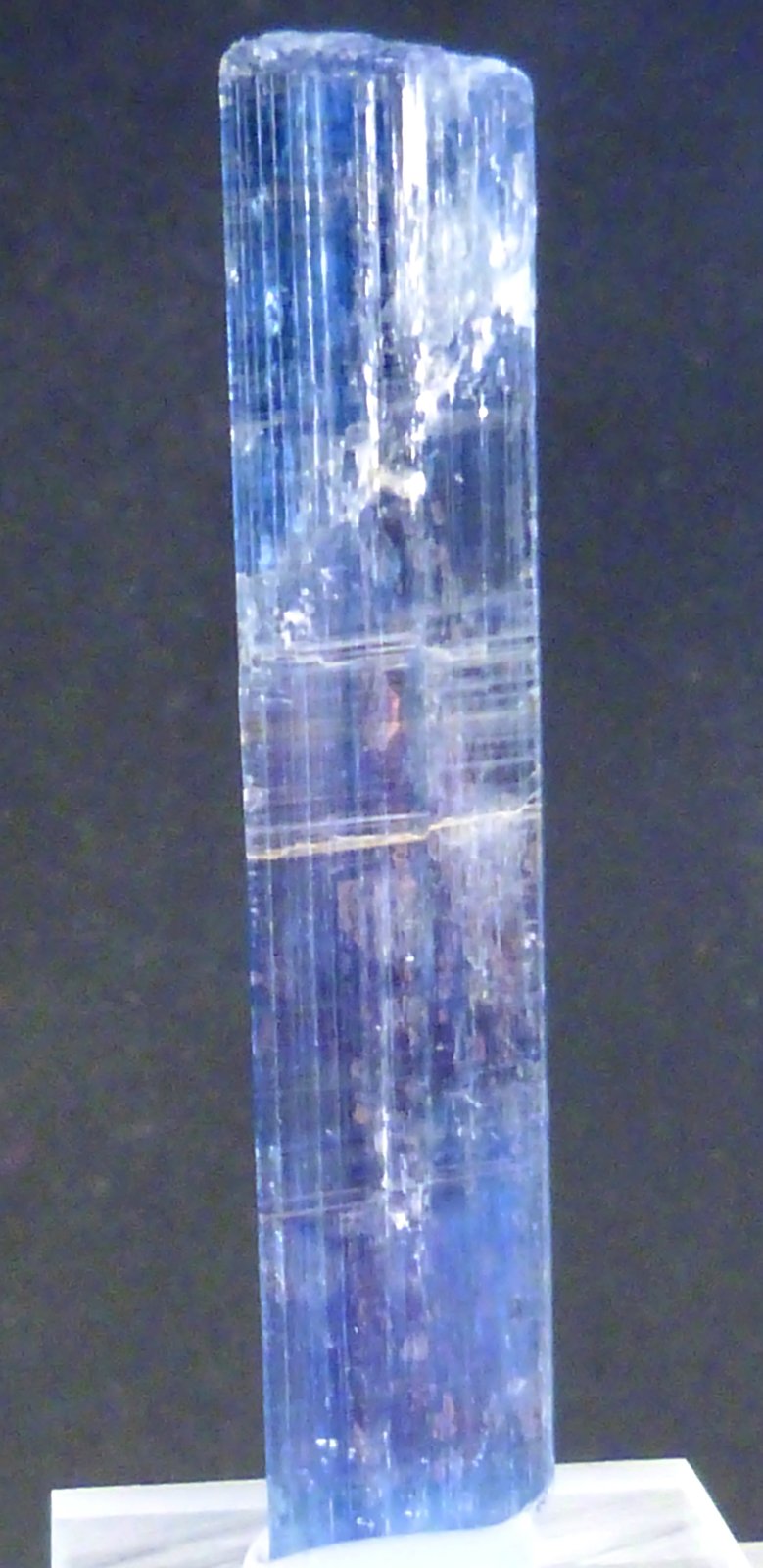 Cianita
1,3 x 6 x 0,2 cm.
(Autor: Felipe Abolafia)