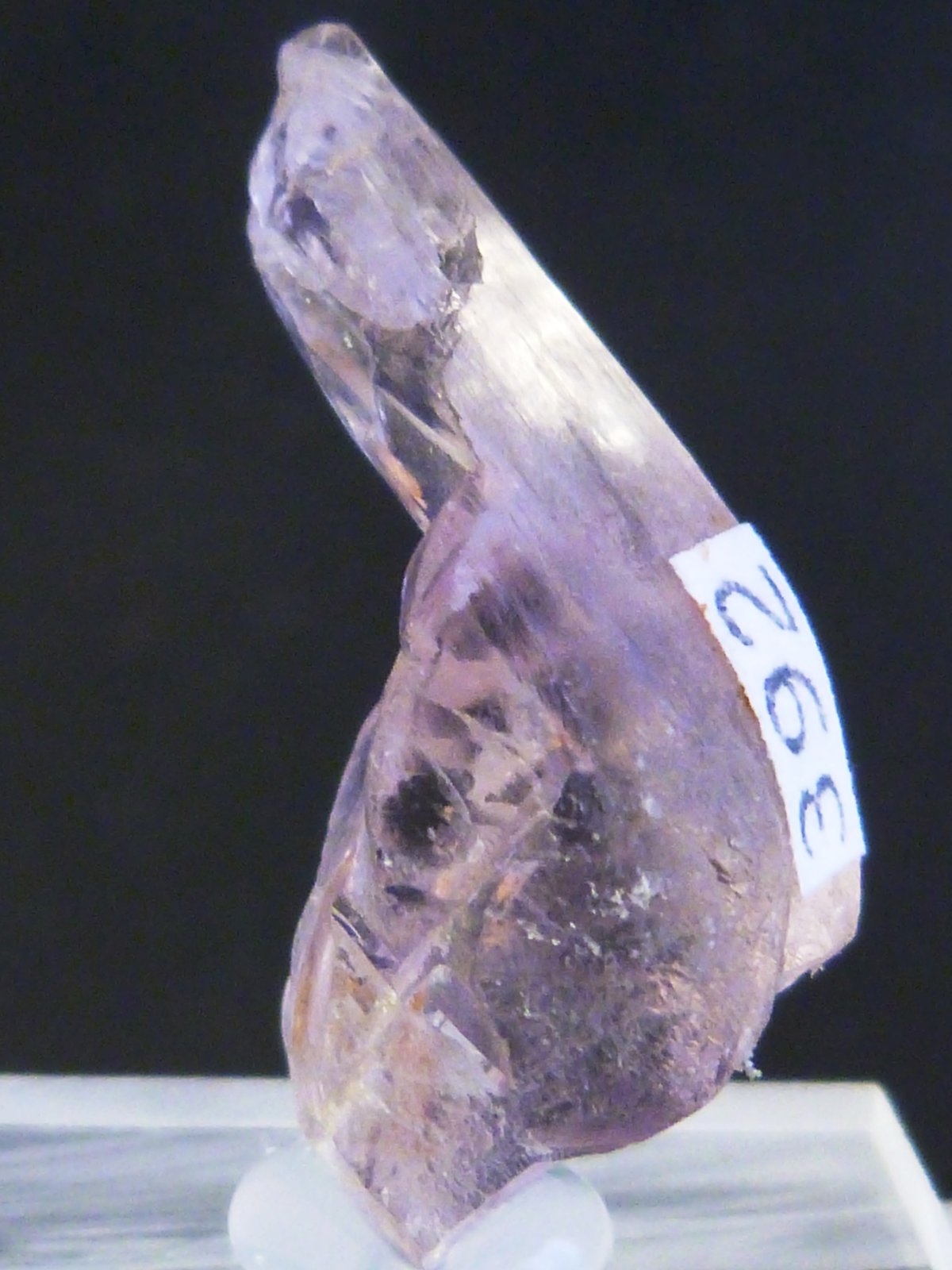 Espodumena (variedad kunzita)
1,5 x 3 x 1,5 cm.
(Autor: Felipe Abolafia)