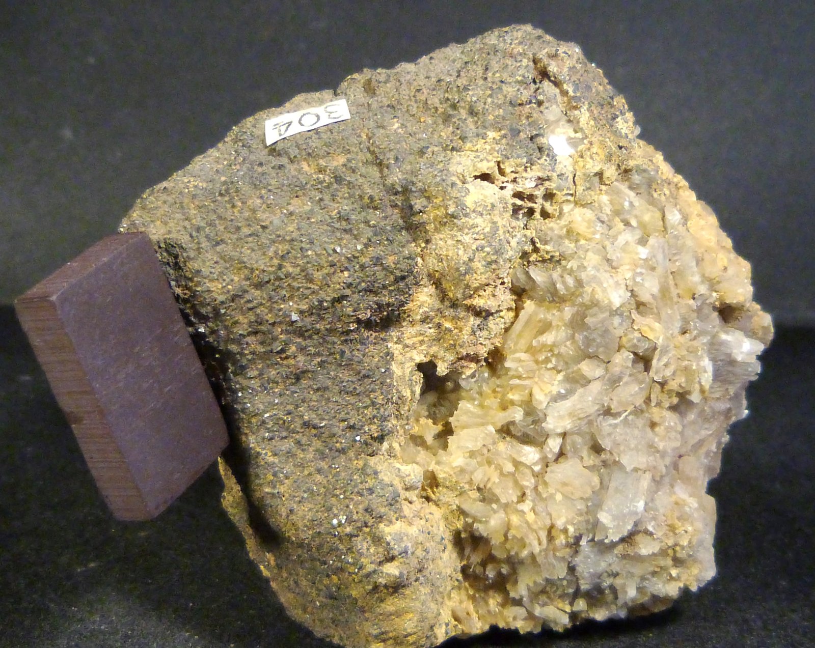 Magnetita y yeso
7 x 7 x 4 cm.
(Autor: Felipe Abolafia)