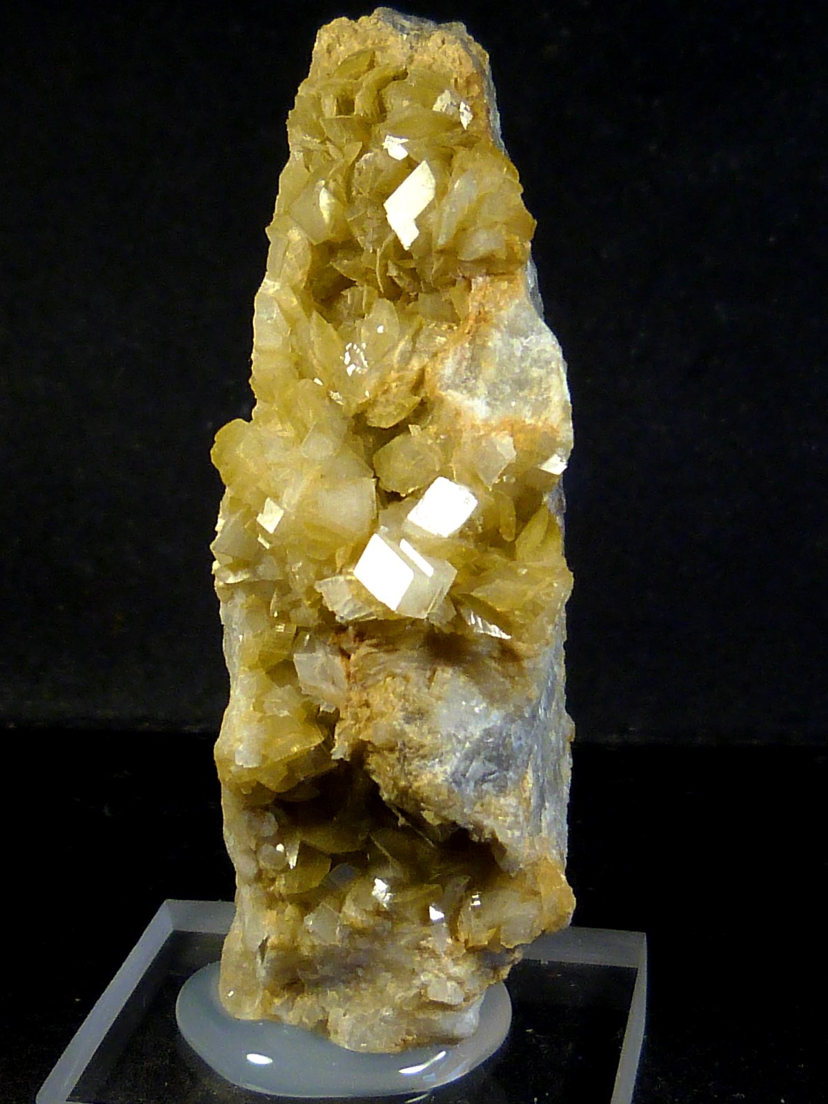 Siderita y dolomita
2 x 6 x 3,5 cm.
(Autor: Felipe Abolafia)