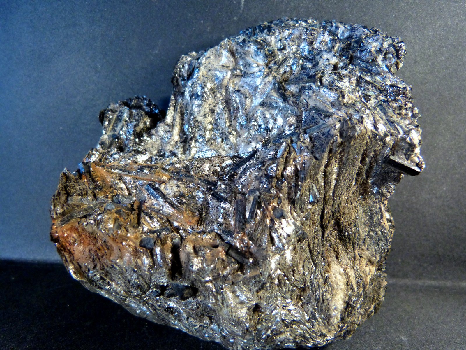Turmalina
10 x 7 x 11 cm.
(Autor: Felipe Abolafia)