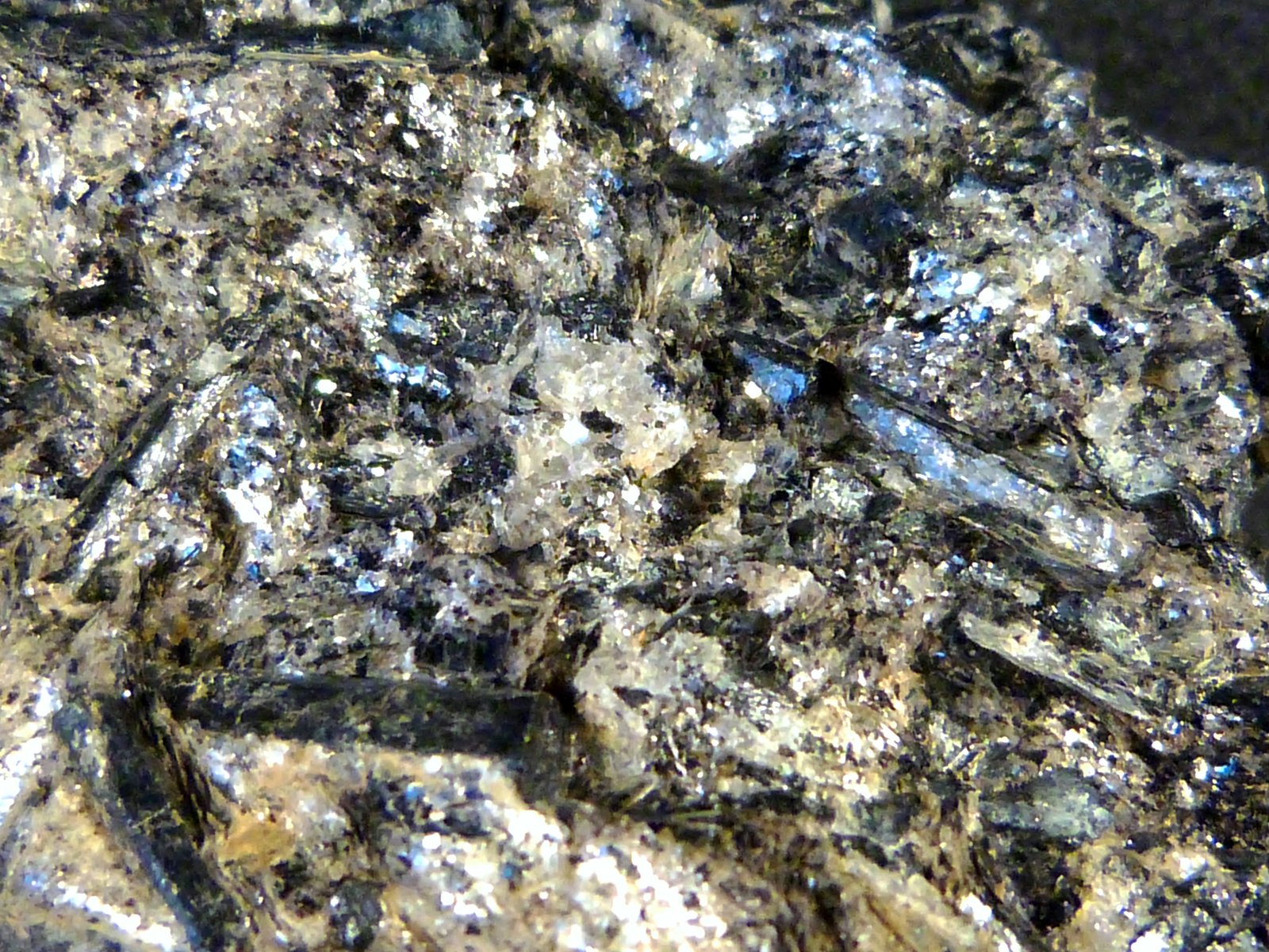 Turmalina
10 x 7 x 11 cm.
(Autor: Felipe Abolafia)