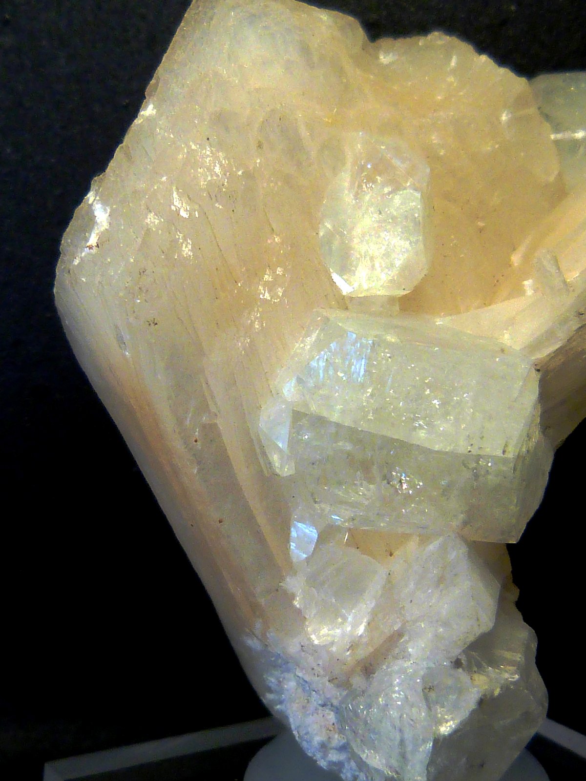 Estilbita
4,5 x 5 x 2,5 cm.
(Autor: Felipe Abolafia)