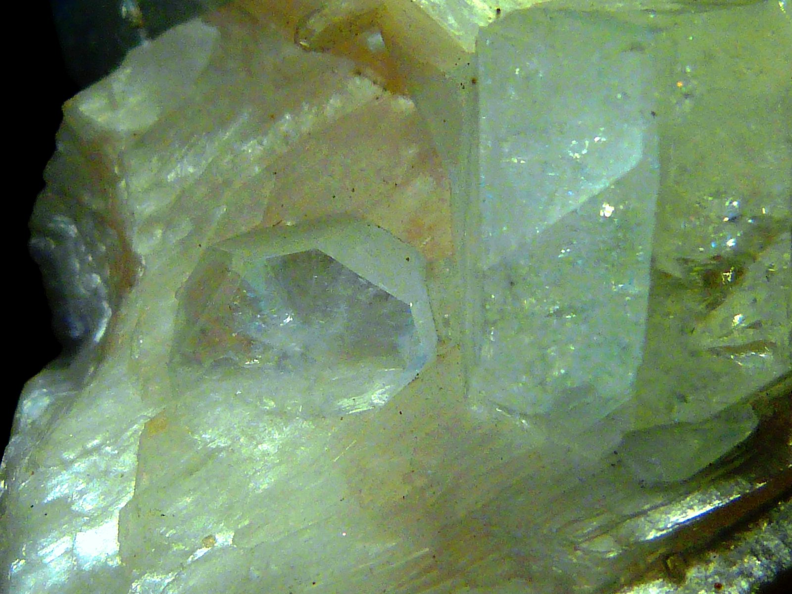 Estilbita
4,5 x 5 x 2,5 cm.
(Autor: Felipe Abolafia)