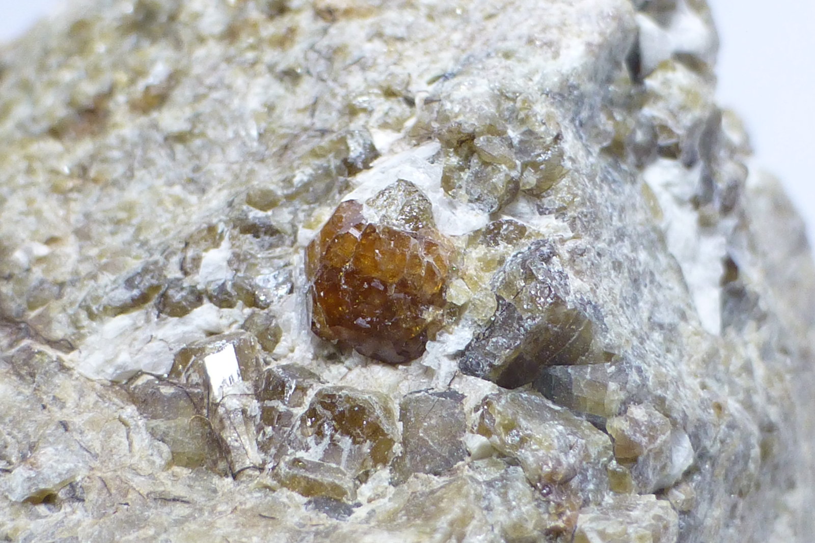 Vesuvianita
Encuadre 3x2cm aprox.
(Autor: heat00)