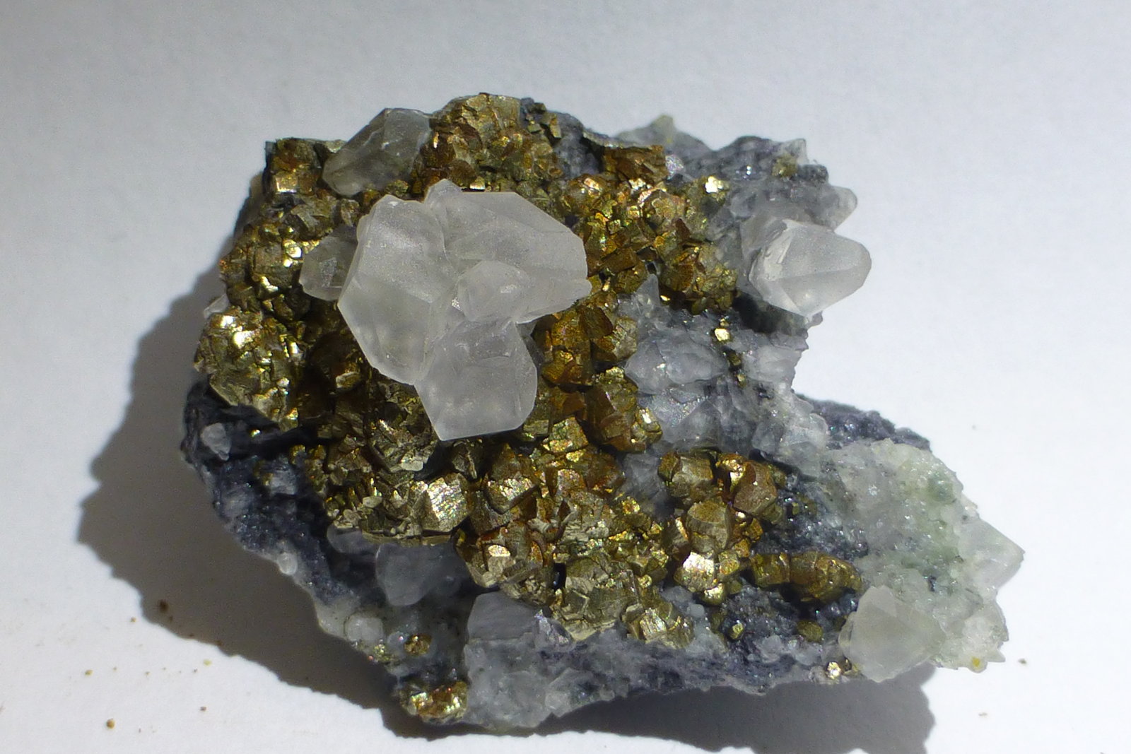 Calcita, Galena y Pirita.
3x2,5cm aprox.
(Autor: heat00)