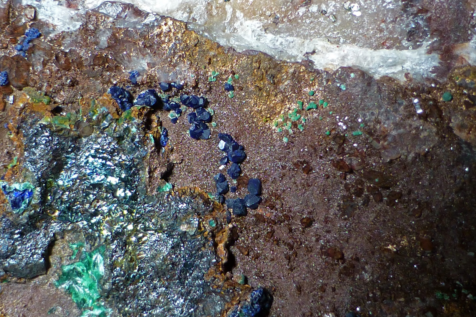Azurita
Encuadre 3x2cm aprox.
(Autor: heat00)