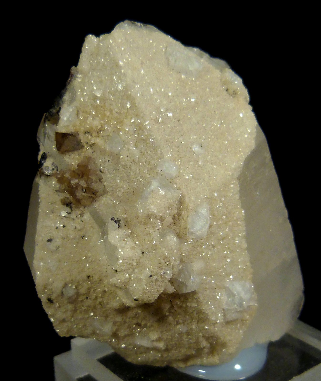 Scheelita, Cuarzo
4,5 x 5,5 x 2 cm.
(Autor: Felipe Abolafia)