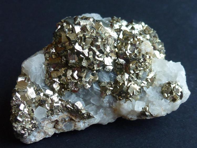 Pirita, Cuarzo
5 x 4 cm.
(Autor: javier ruiz martin)