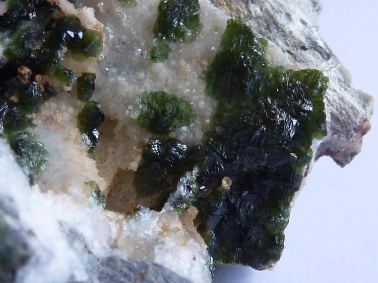 Libethenita en Cuarzo
4 x 4,5 cm.
(Autor: javier ruiz martin)