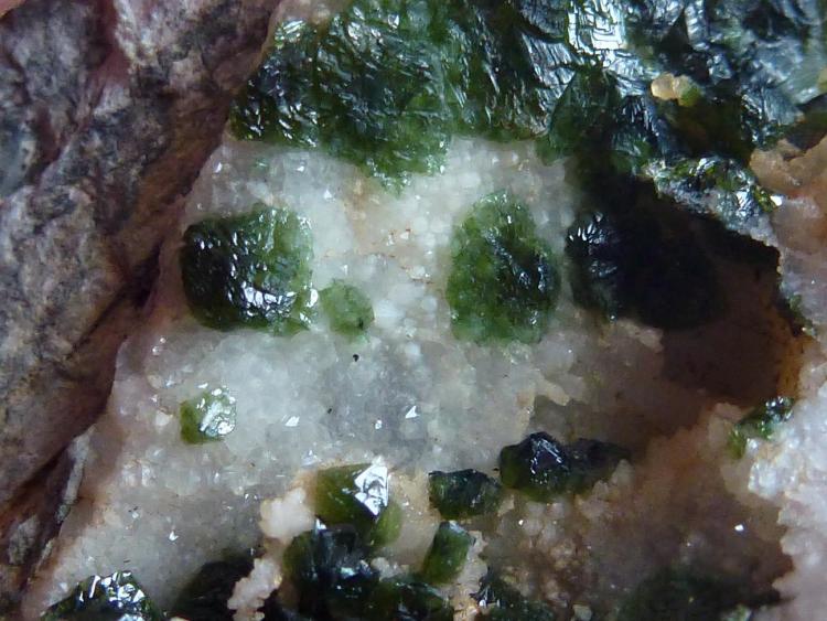 Libethenita en Cuarzo
4 x 4,5 cm.
(Autor: javier ruiz martin)