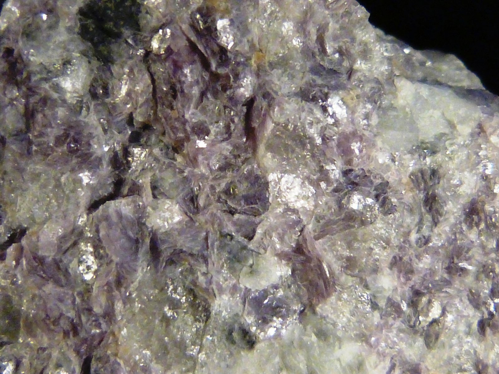 Lepidolita
7 x 8 x 3 cm.
(Autor: Felipe Abolafia)