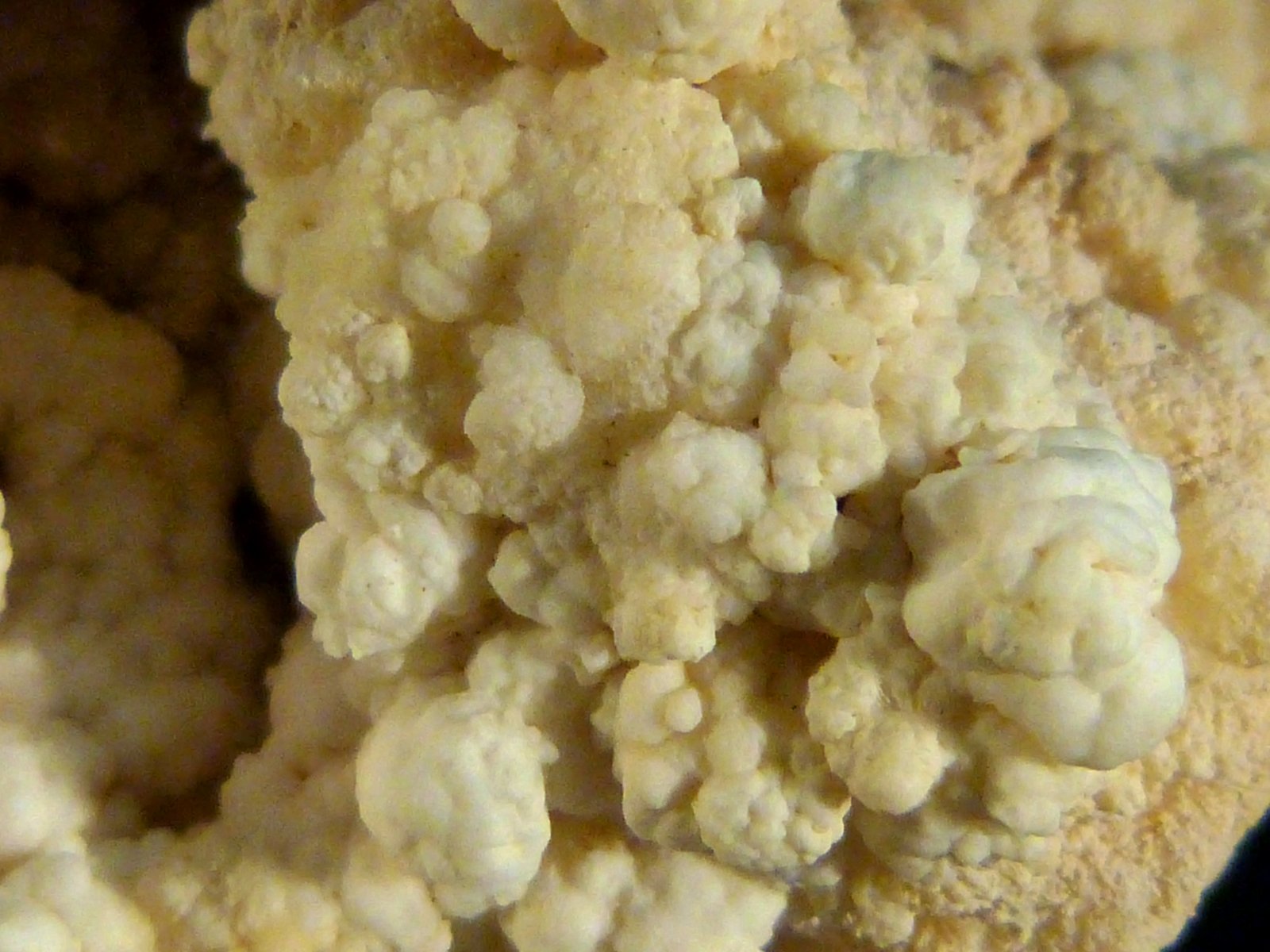 Aragonito
7 x 6,5 x 3,5 cm.
(Autor: Felipe Abolafia)