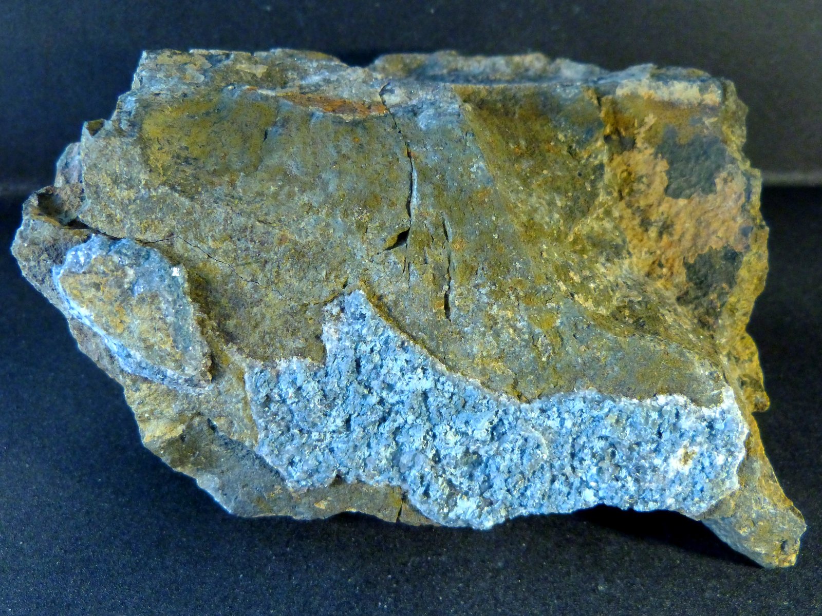 Cuarzo (variedad cuarzo azul)
12 x 5 x 10 cm.
(Autor: Felipe Abolafia)
