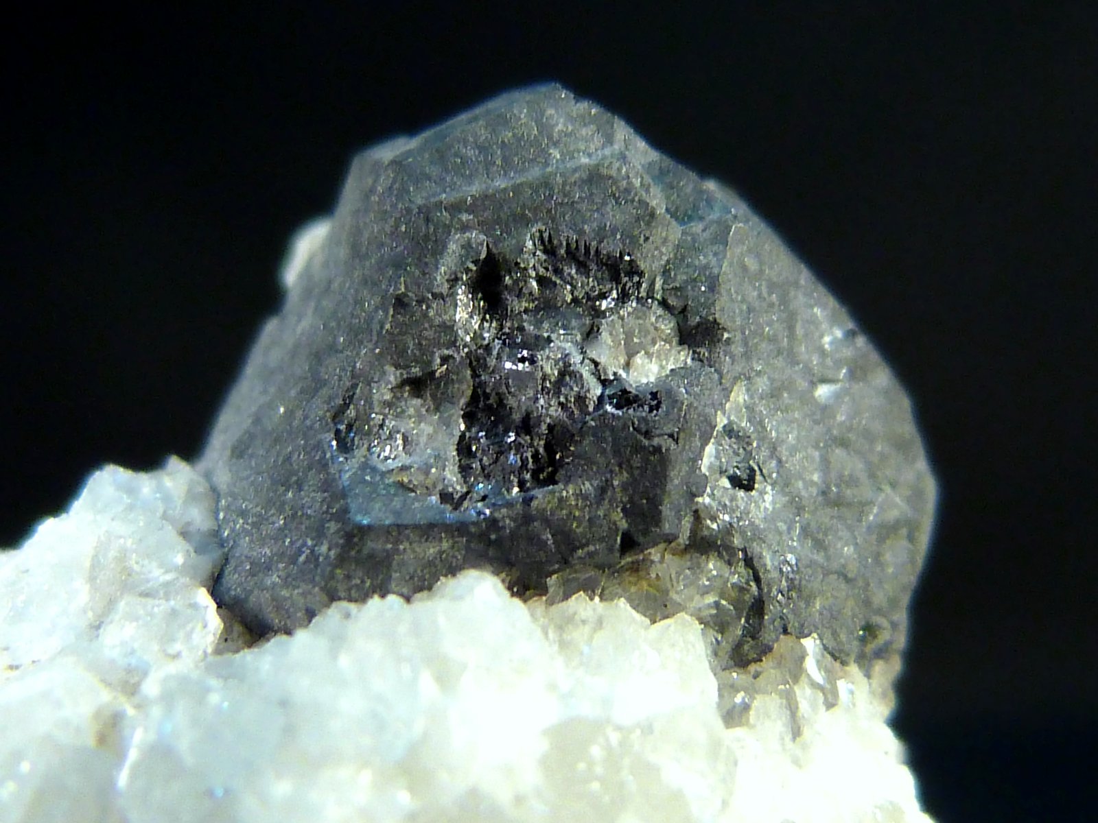 Galena
Cristal: 1,5 x 1 x 1,5 cm.
(Autor: Felipe Abolafia)