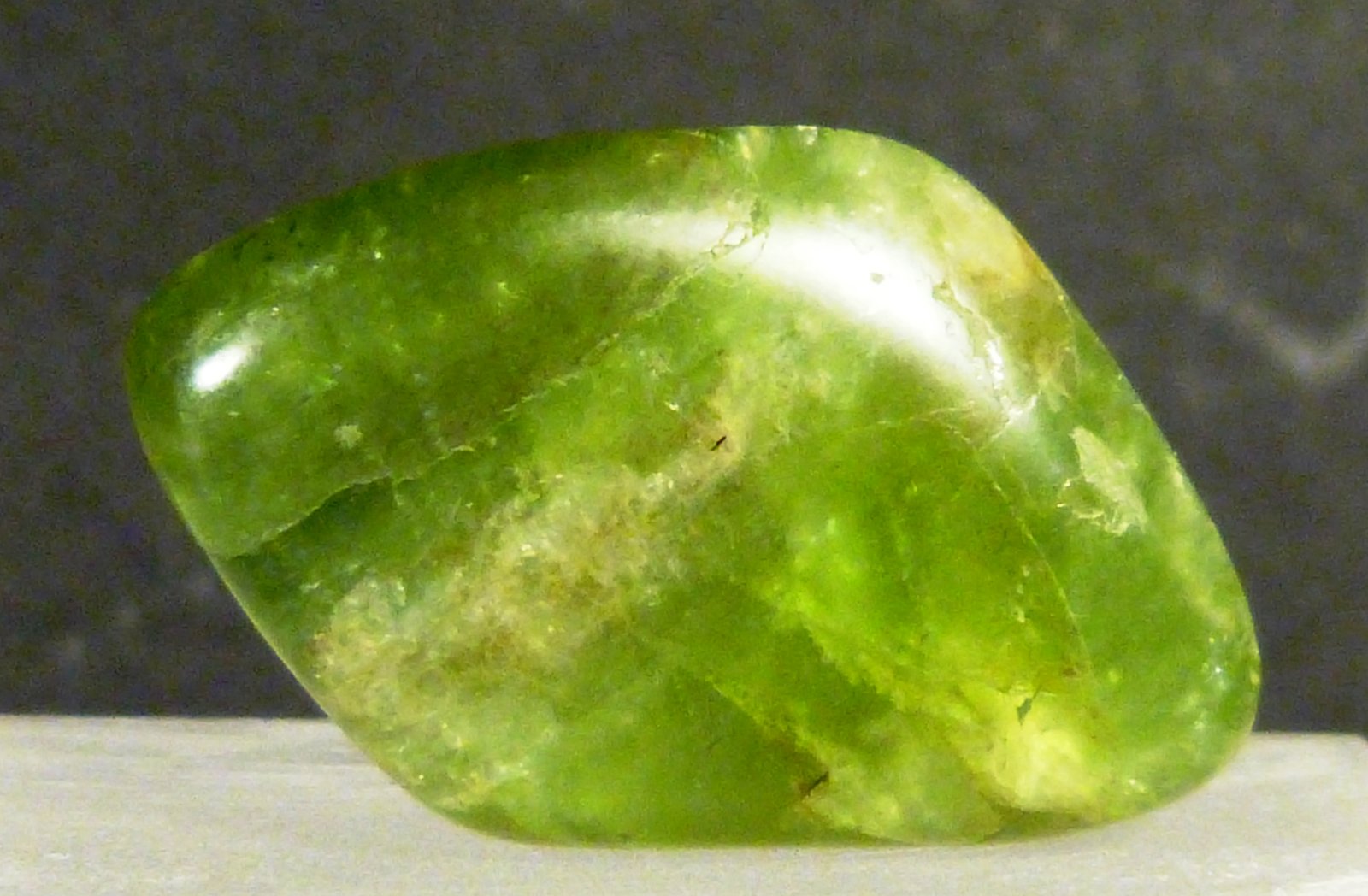 Forsterita (variedad peridoto)
3 x 2 x 1,5 cm.
(Autor: Felipe Abolafia)