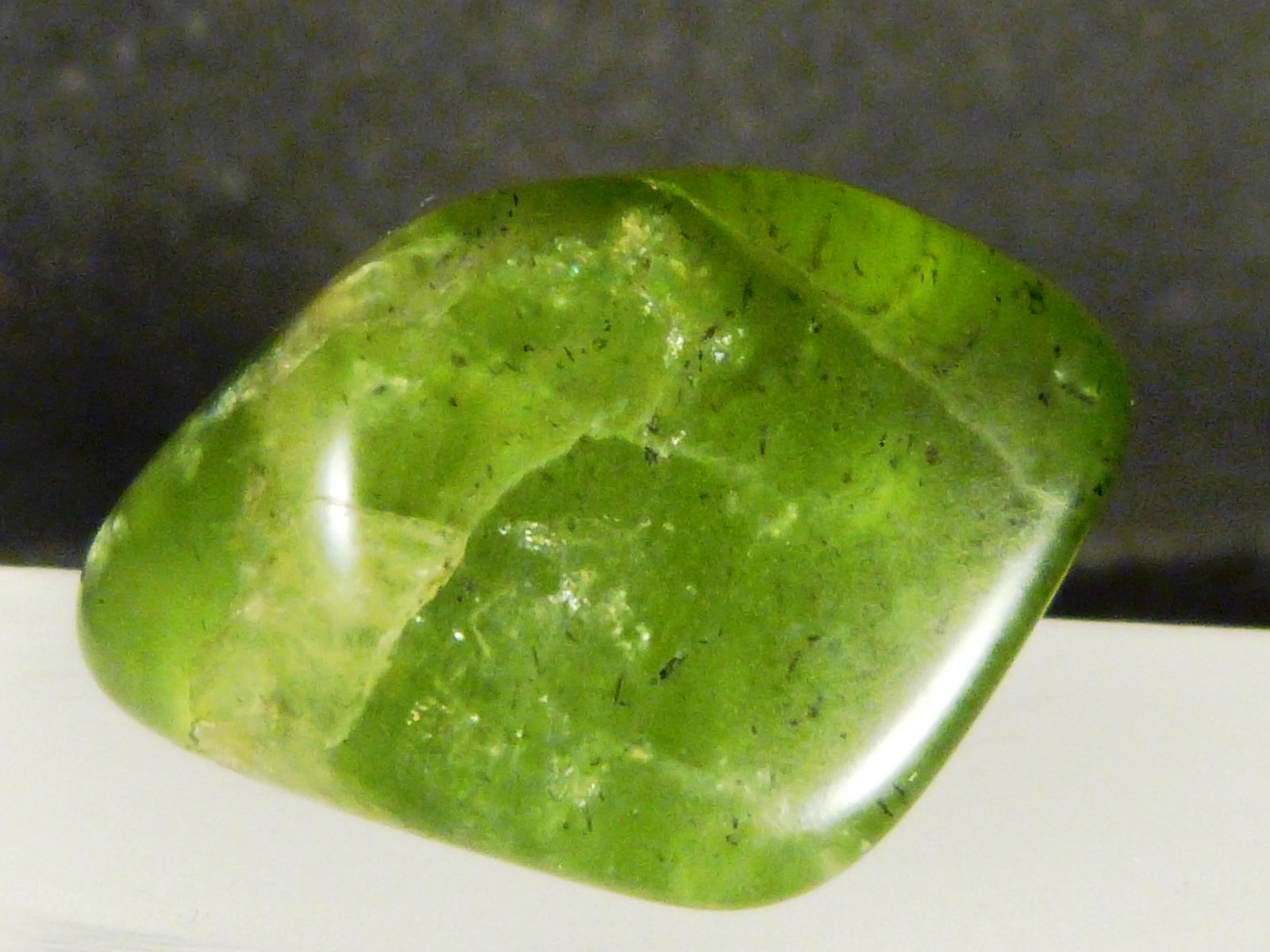 Forsterita (variedad peridoto)
3 x 2 x 1,5 cm.
(Autor: Felipe Abolafia)
