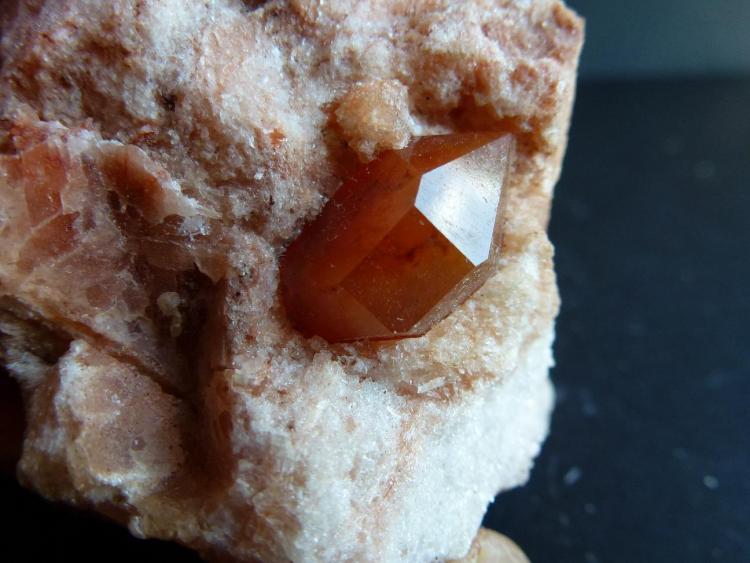 Cuarzo (variedad jacinto de compostela) en Yeso
6 x 6 cm.
(Autor: javier ruiz martin)