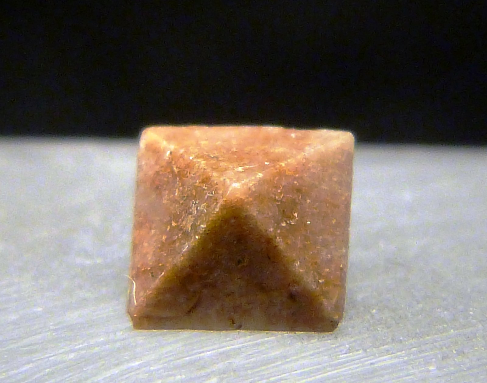 Zircón
5 x 5 mm.
(Autor: Felipe Abolafia)