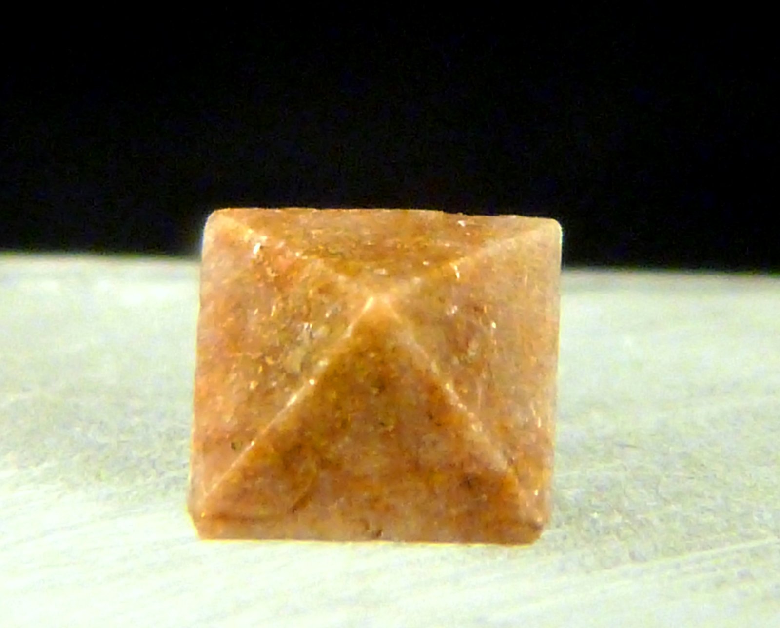 Zircón
5 x 5 mm.
(Autor: Felipe Abolafia)