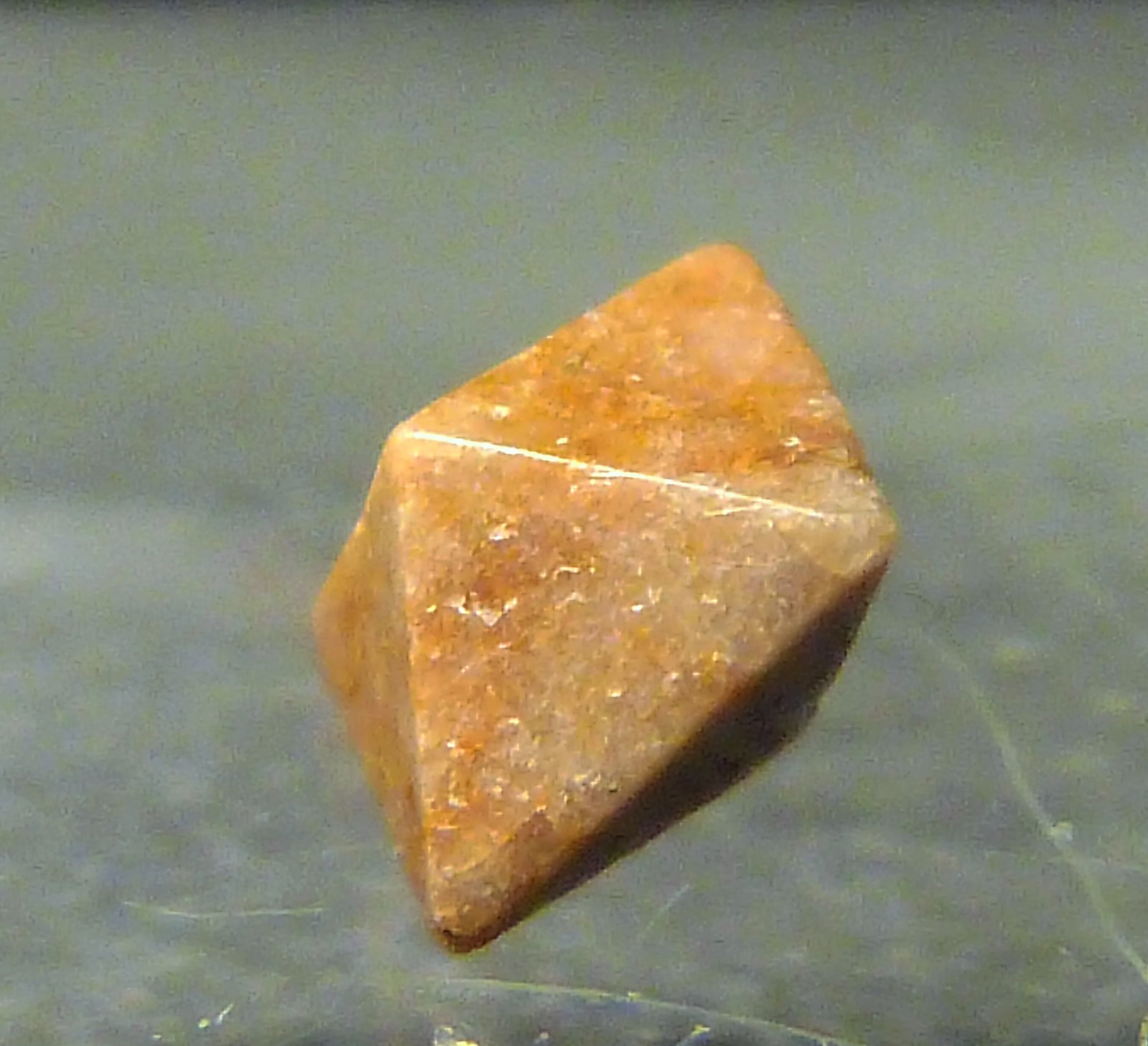 Zircón
5 x 5 mm.
(Autor: Felipe Abolafia)